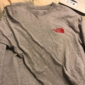 gray north face long sleeve